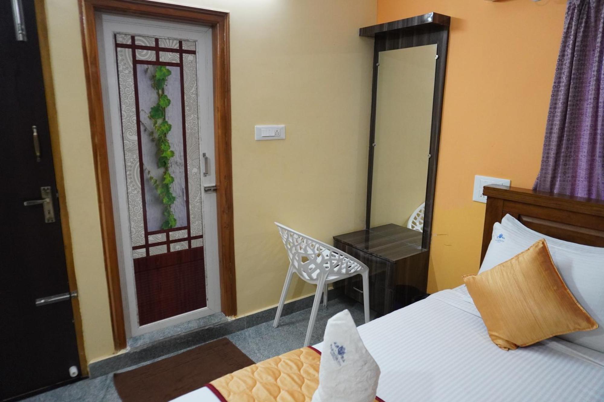 Tirumala Premium Home Stay Тирупати Экстерьер фото